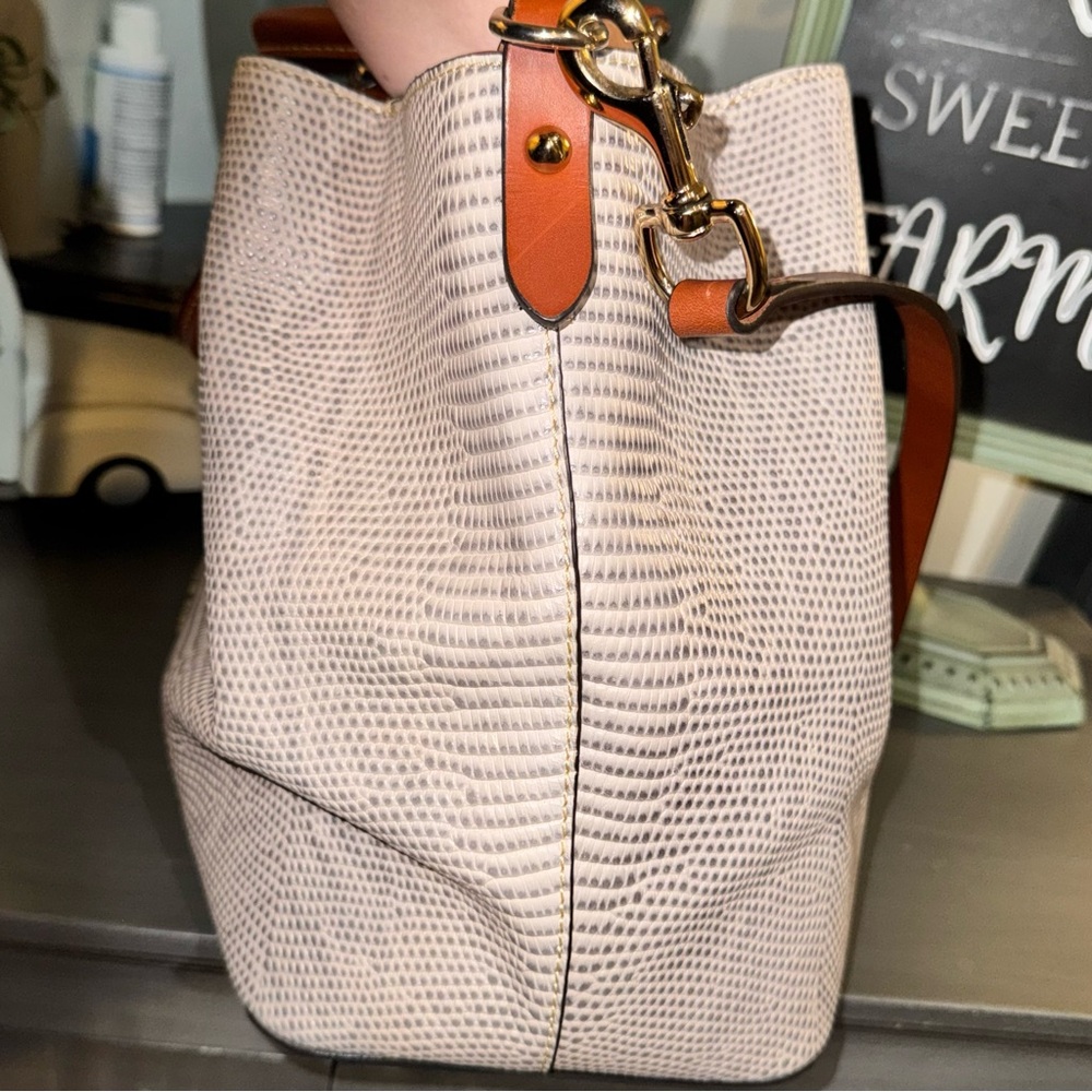 Dooney & Bourke Lizard Embossed Large Leather Barlow convertible bag - like New - Picture 12 of 16